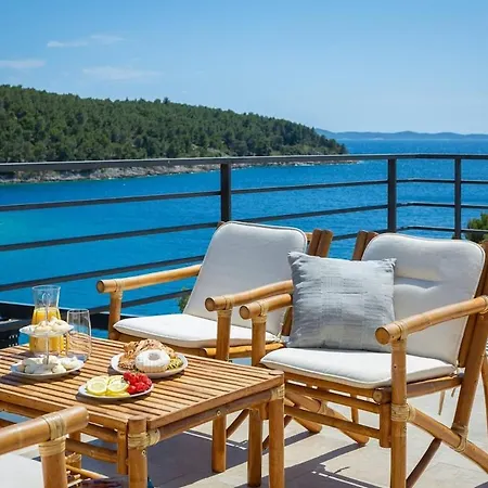 Feriehus Luxury Seafront Seaview Milna Pool