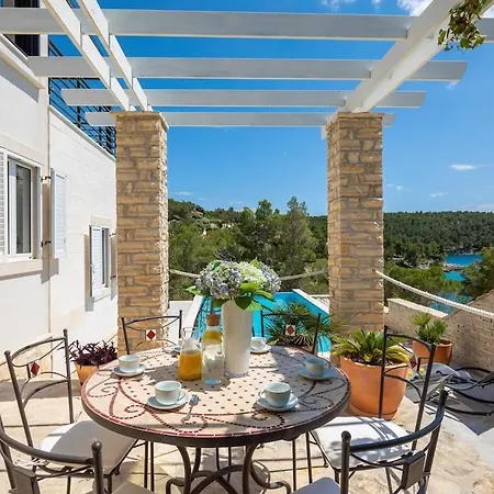 Luxury Seafront Seaview Milna Pool Milna (Brac)