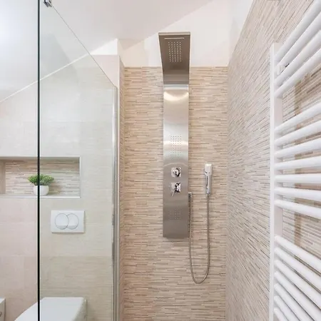 Feriehus Luxury Seafront Seaview Milna Pool
