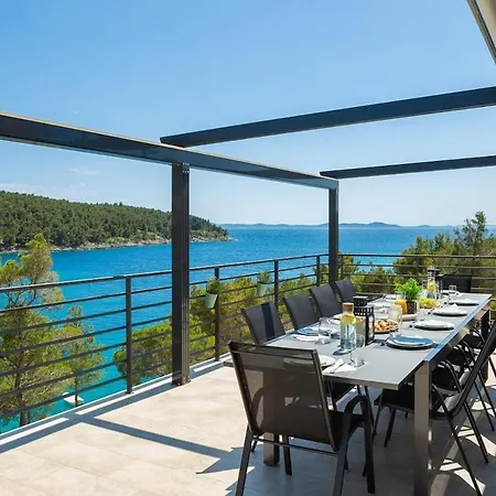 Feriehus Luxury Seafront Seaview Milna Pool